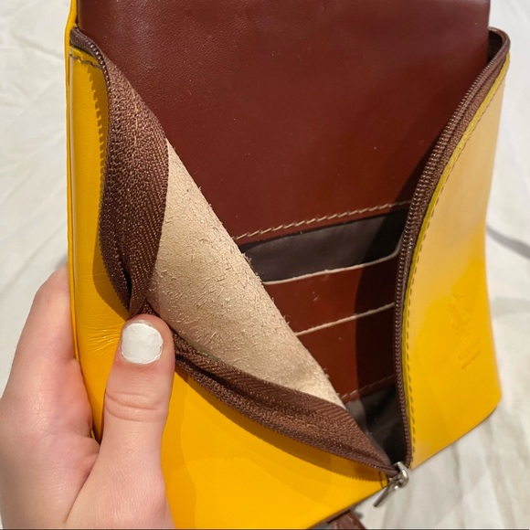Vera Pelle- Authentic yellow Italian leather crossbody purse. - Picture 6 of 6